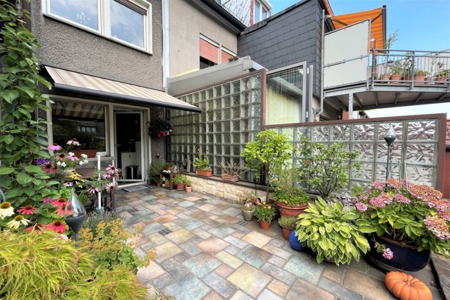 (12) Eine Impression der begr�nten Terrasse Mehrfamilienhaus Bottrop / Eigen