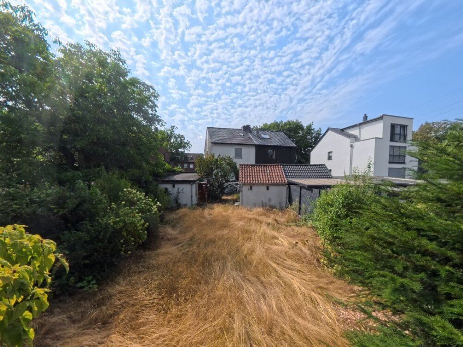 (14) Der Blick vom hinteren Gartengrundst�ck zur Immobilie Doppelhaush�lfte Oberhausen / Klosterhardt-Nord