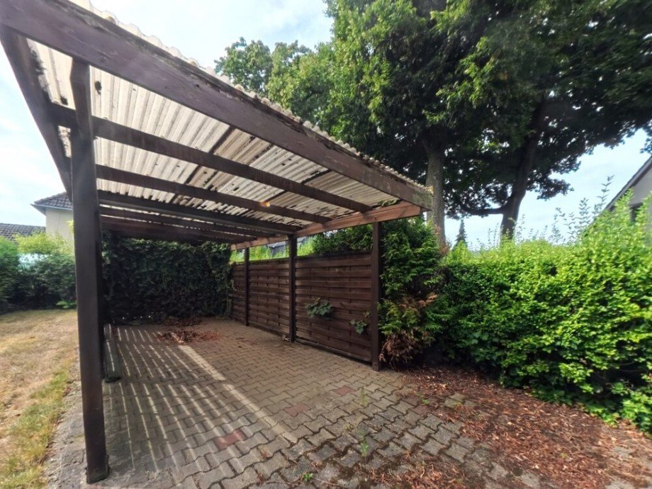 (15) Dieses Carport bietet Ihnen einen festen und witterungsgesch�tzten Stellplatz Reihenendhaus Bottrop / Eigen