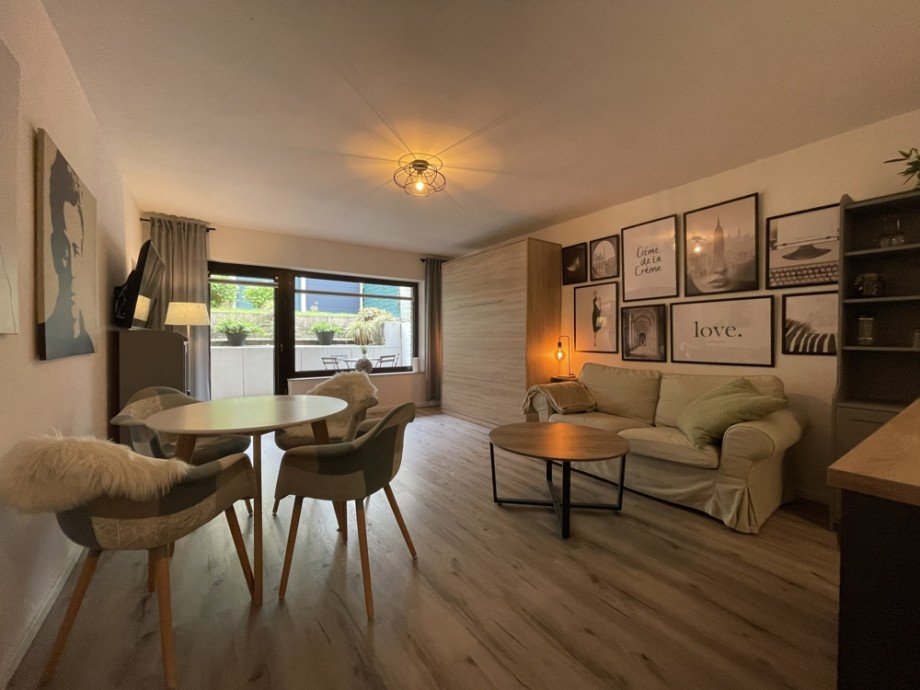 (9) Es folgen einige Eindr�cke aus dem Wohnraum Souterrainwohnung Bottrop / Fuhlenbrock