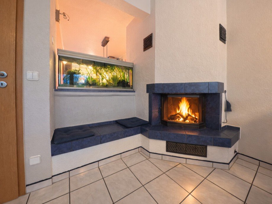 (16) Der Kamin mit einladender Sitzgelegenheit Reihenmittelhaus Bottrop / Welheim