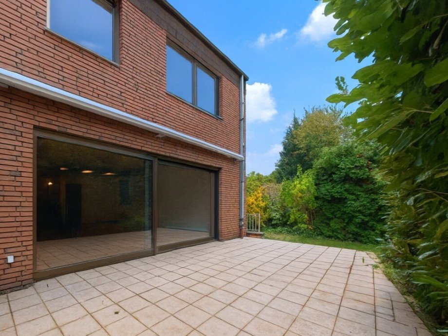 (12) Die Terrassenfl�che aus einem anderen Blickwinkel Reihenendhaus Bottrop / Stadtmitte