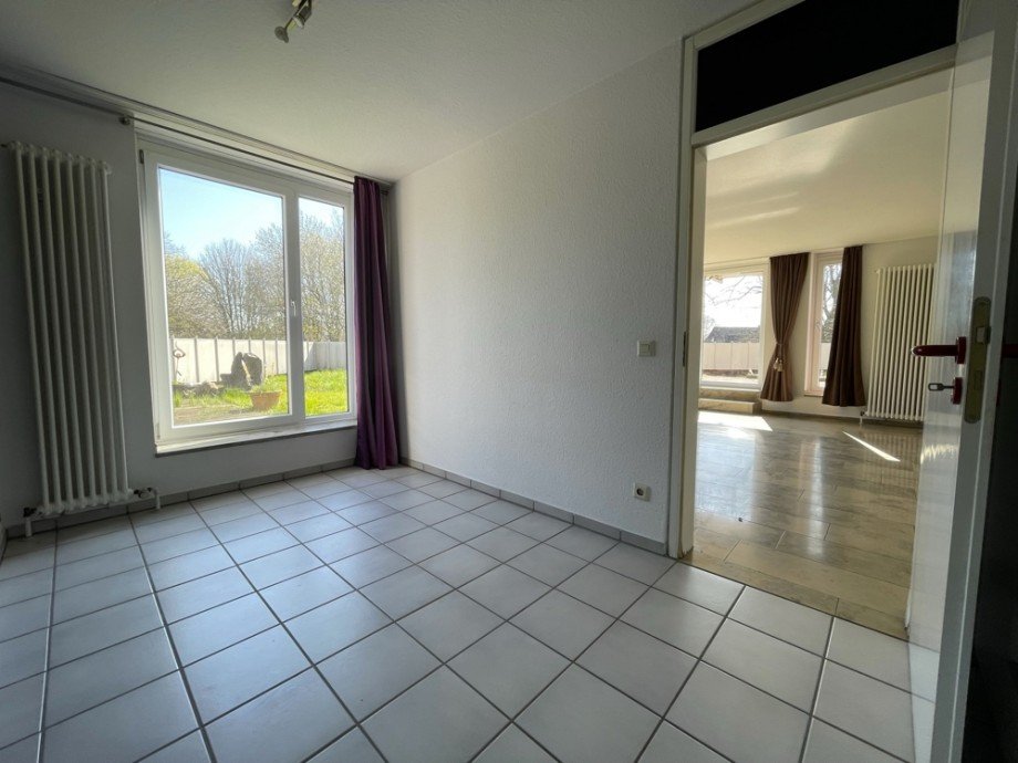 (11) �ber das Wohnzimmer betreten wir das Schlafzimmer Etagenwohnung Bottrop / Batenbrock