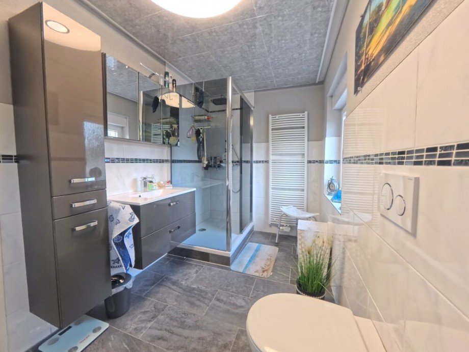(16) Hier blicken Sie in das Hauptbadezimmer Reihenmittelhaus Bottrop / Boy