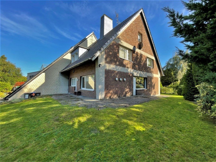 (14) Die uml�ufige Terrasse bietet ebenfalls einen Zugang aus dem Wohn- und Esszimmer Doppelhaush�lfte Bottrop / Stadtmitte