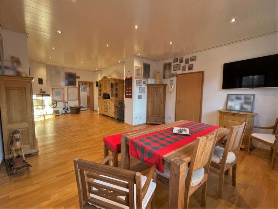 (13) Der Blick vom Kaminwohnzimmer in Richtung des hofseitigen Anbaus Einfamilienhaus Bottrop / Feldhausen