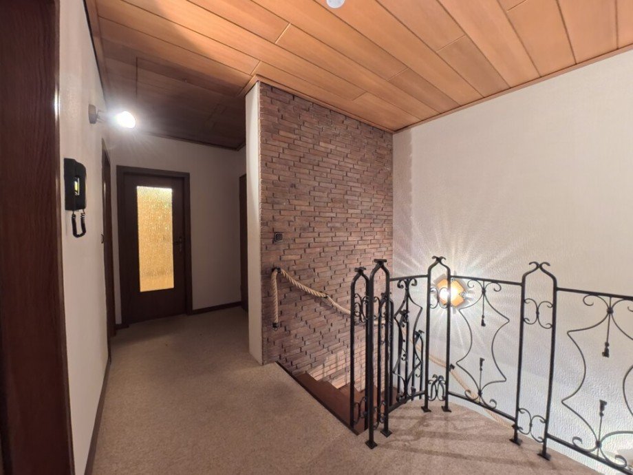 (20) Ein erster Eindruck aus dem Hausflur im ersten Obergeschoss Reihenendhaus Bottrop / Stadtmitte