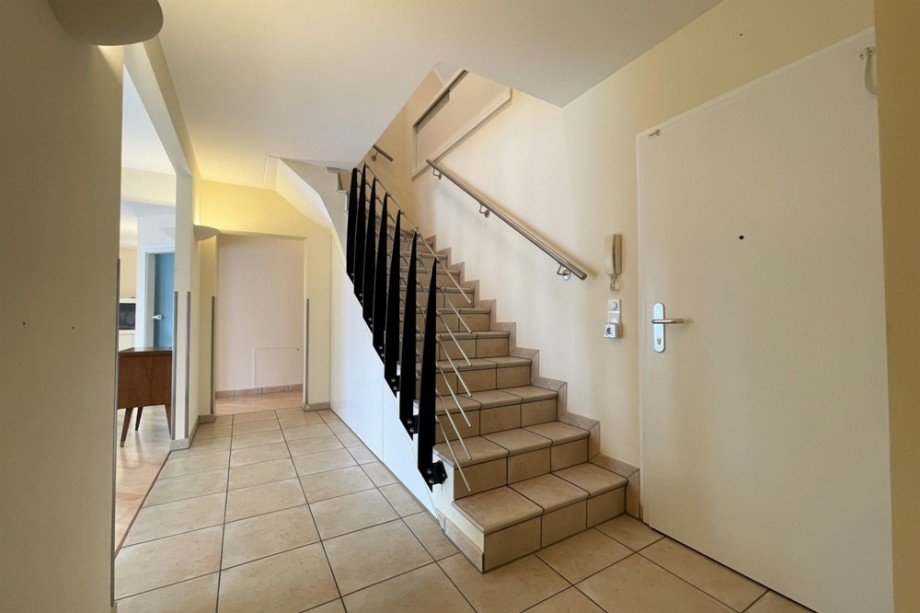 (18) Der private Flurbereich der Eigent�merwohnung Mehrfamilienhaus Oberhausen / Klosterhadt-S�d