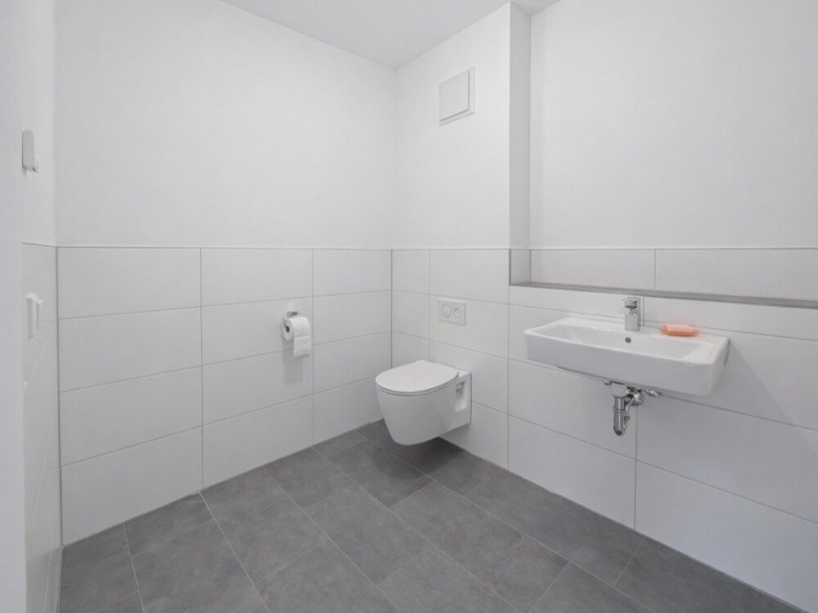 (16) Das G�ste-WC einer bereits fertiggestellten Wohnung Erdgeschosswohnung Oberhausen / Klosterhardt-Nord