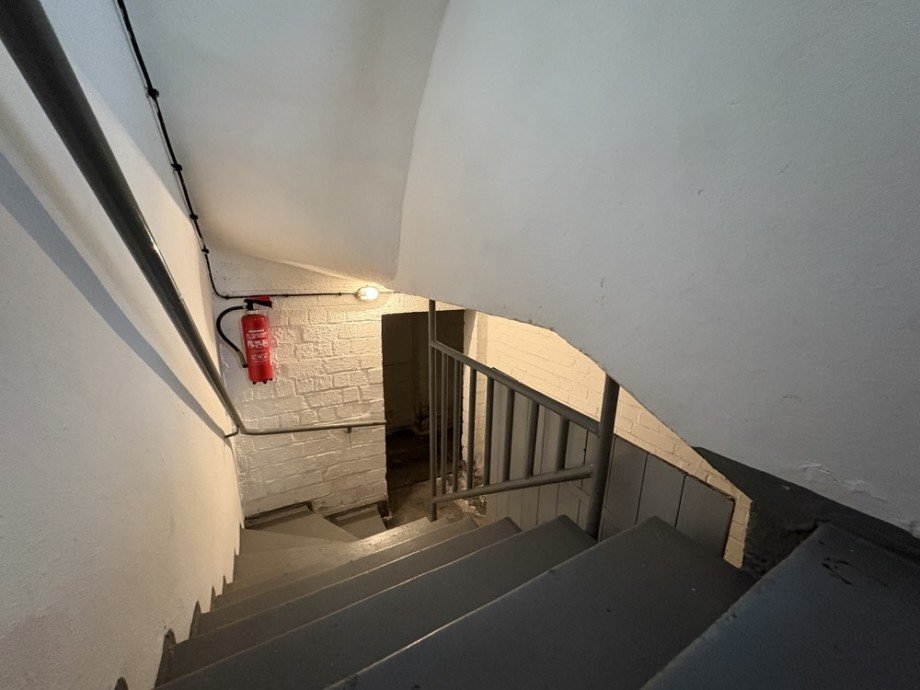 (33) Abschlie�ende Eindr�cke folgen aus dem Kellergeschoss Zweifamilienhaus Bottrop / Stadtmitte