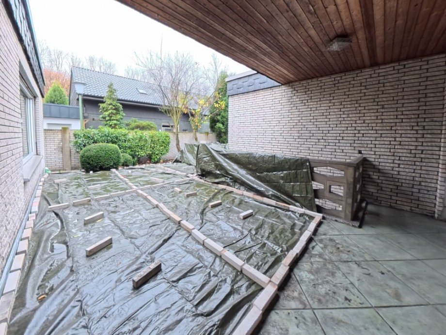 (9) Ein Eindruck von der r�ckseitigen teil�berdachten Terrassenfl�che Bungalow Bottrop / Welheim