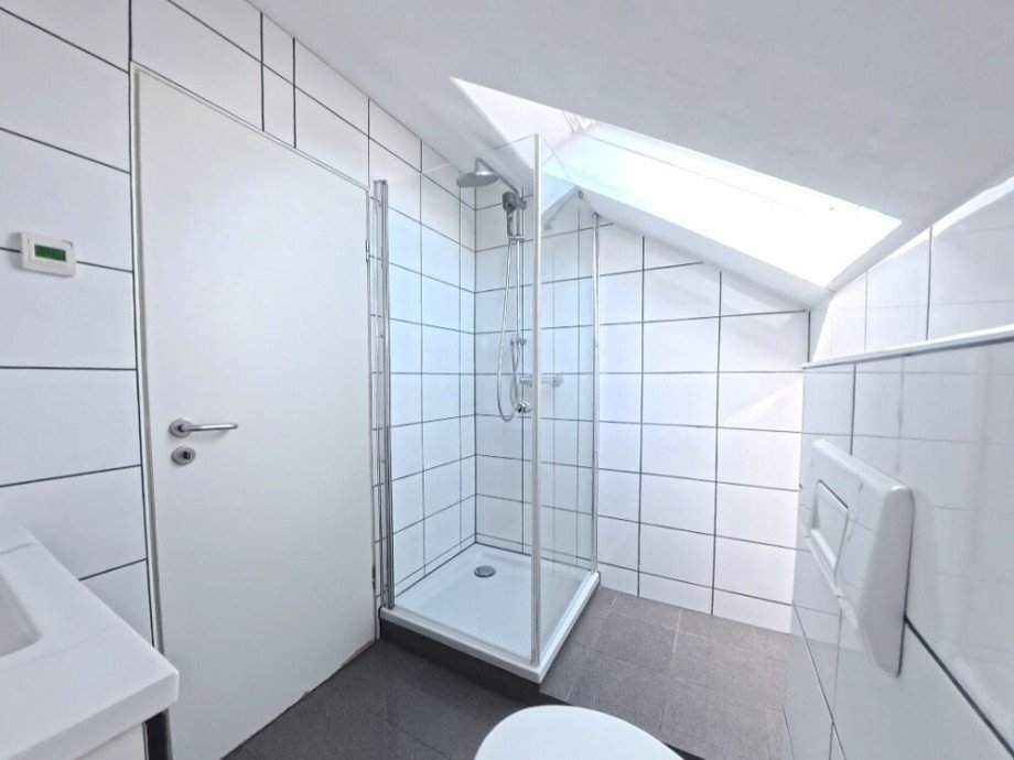 (16) Abschlie�end das Duschbadezimmer inkl. Fenster Etagenwohnung Bottrop / Fuhlenbrock