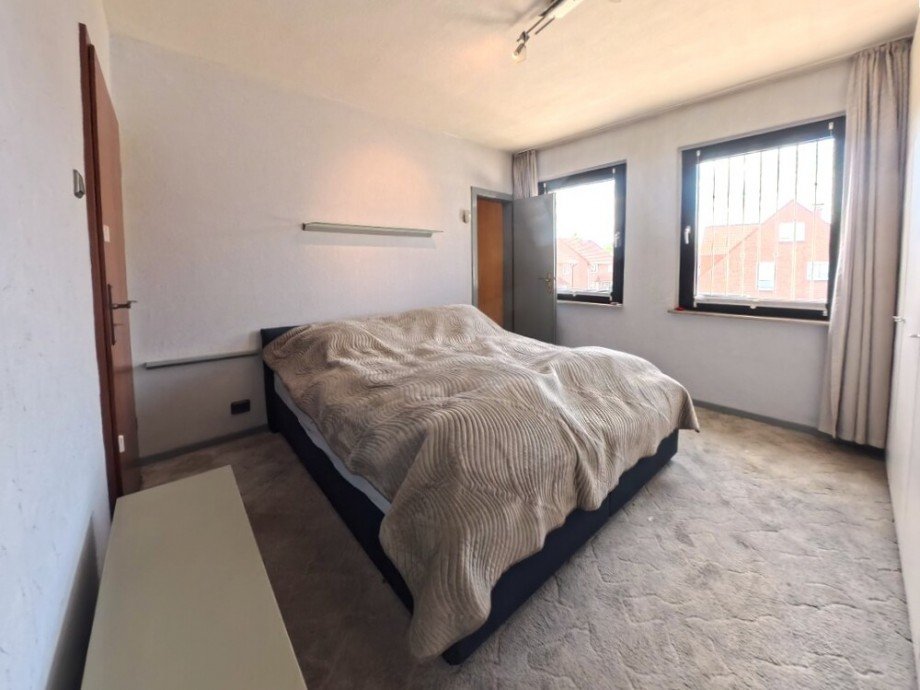 (16) Ein erster Blick in das Elternschlafzimmer Reihenendhaus Bottrop / Batenbrock