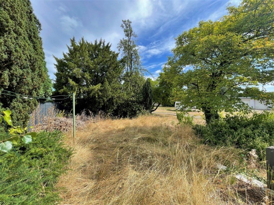 (15) Ein Blick auf die angrenzenden Gartenfl�chen (ohne bauliche Begrenzung z.B. Zaunanlage) Zweifamilienhaus Bottrop / Batenbrock