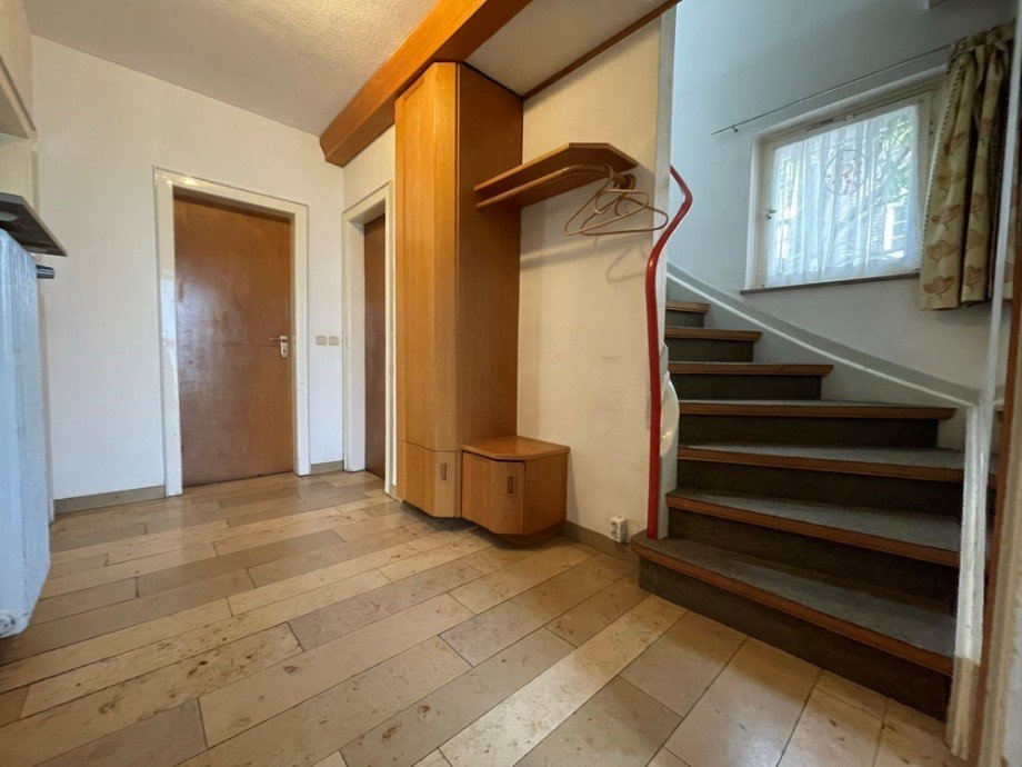 (6) Sowie den sich daran anschlie�enden Hausflurbereich im Erdgeschoss Einfamilienhaus Bottrop / Stadtmitte