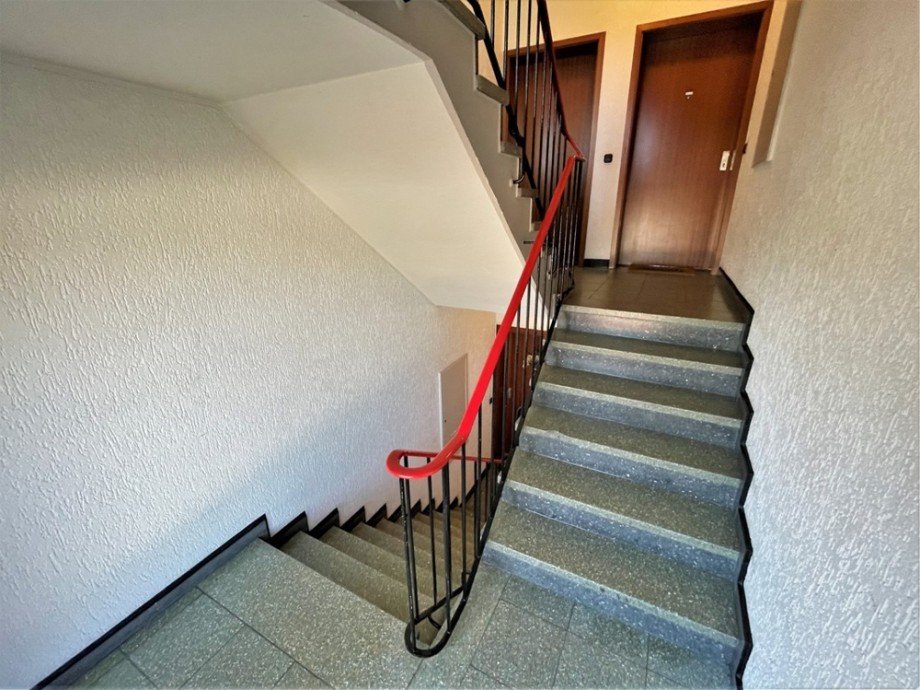 (3) Hier eine weitere Impression aus dem gemeinschaftlichen Treppenhaus Etagenwohnung Bottrop / Boy