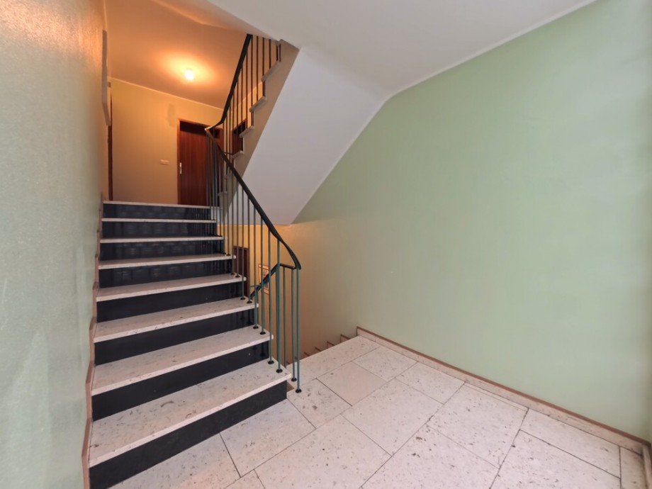 (34) Das Etagenpodest zwischen dem 1.OG und dem 2.OG Mehrfamilienhaus Gladbeck / Gladbeck-Brauck