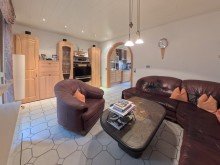 (8) Eine weitere Impression aus dem Wohnzimmer iTH:  *Platz f�r Ihr Familiengl�ck* - Einfamilienhaus mit  131 m� Fl�che und Garten