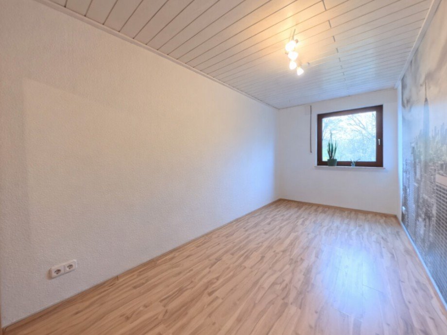 (22) Hier blicken wir in das benachbarte und schnittgleiche zweite Kinderzimmer Reihenmittelhaus Bottrop / Welheim