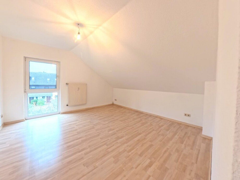 (11) Im weiteren Verlauf betreten Sie das Schlafzimmer Dachgeschosswohnung Bottrop / Batenbrock