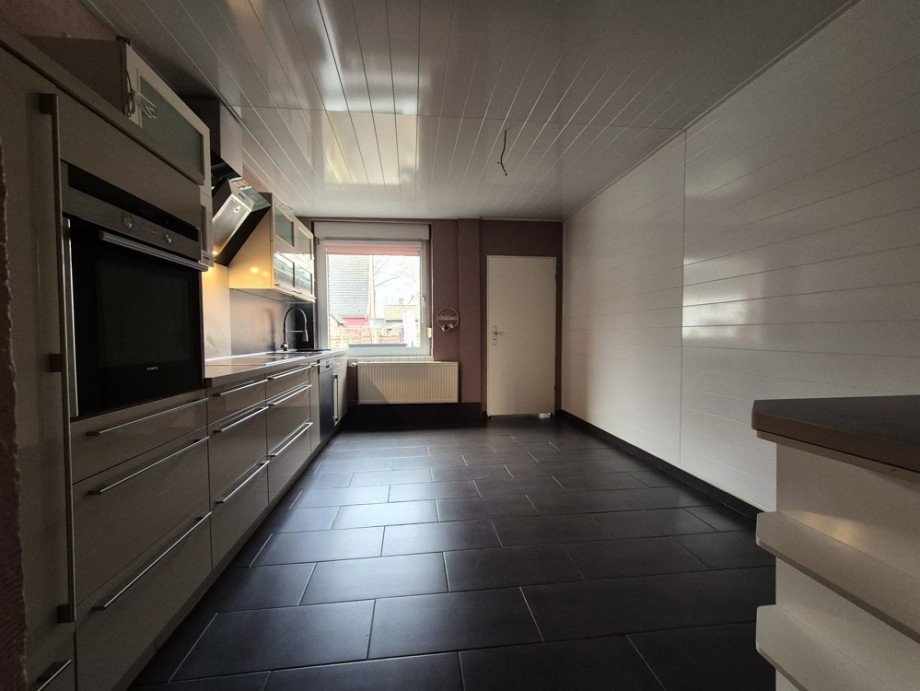 (7) Im weiteren Verlauf betreten Sie die ger�umige K�che Reihenmittelhaus Oberhausen / Sterkrade-Mitte