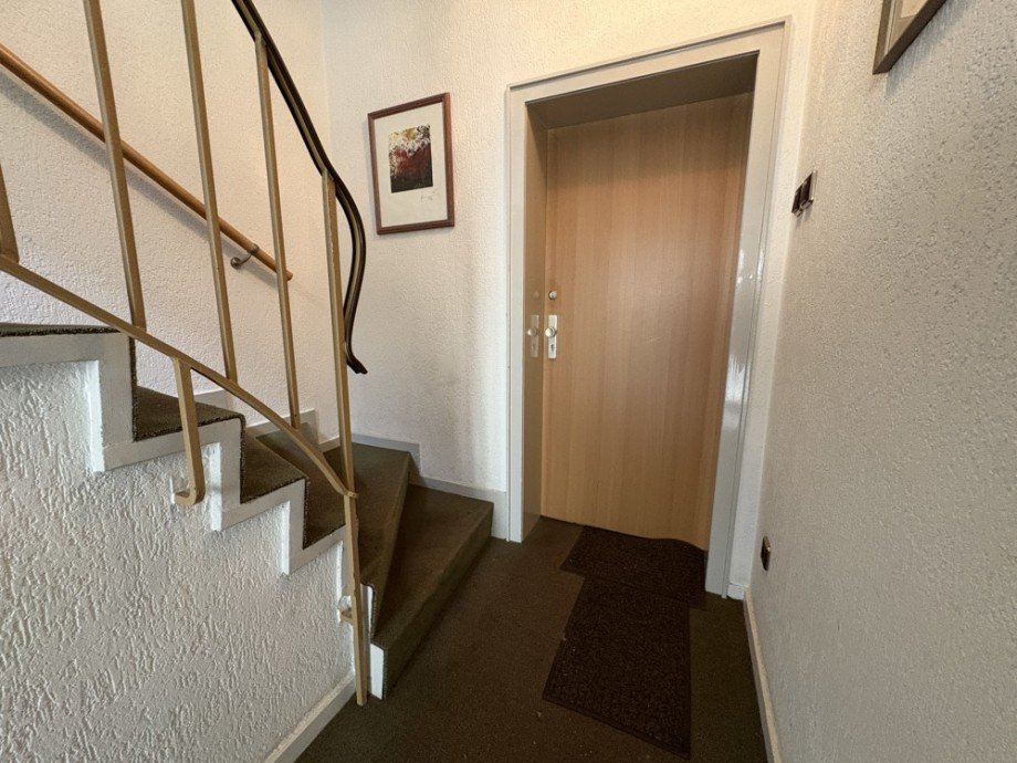 (5) Hier ein Blick auf den Wohnungseingang im Erdgeschoss Zweifamilienhaus Bottrop / Stadtmitte