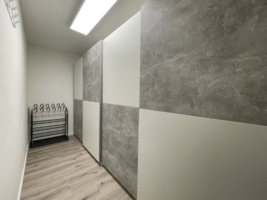(18) Abschlie�end ein Eindruck aus dem praktischen Ankleidezimmer der Wohnung Souterrainwohnung Bottrop / Fuhlenbrock