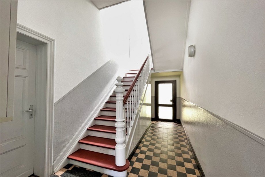 (34) Das helle Treppenhaus leitet Sie in alle Etagen Mehrfamilienhaus Bottrop / Batenbrock