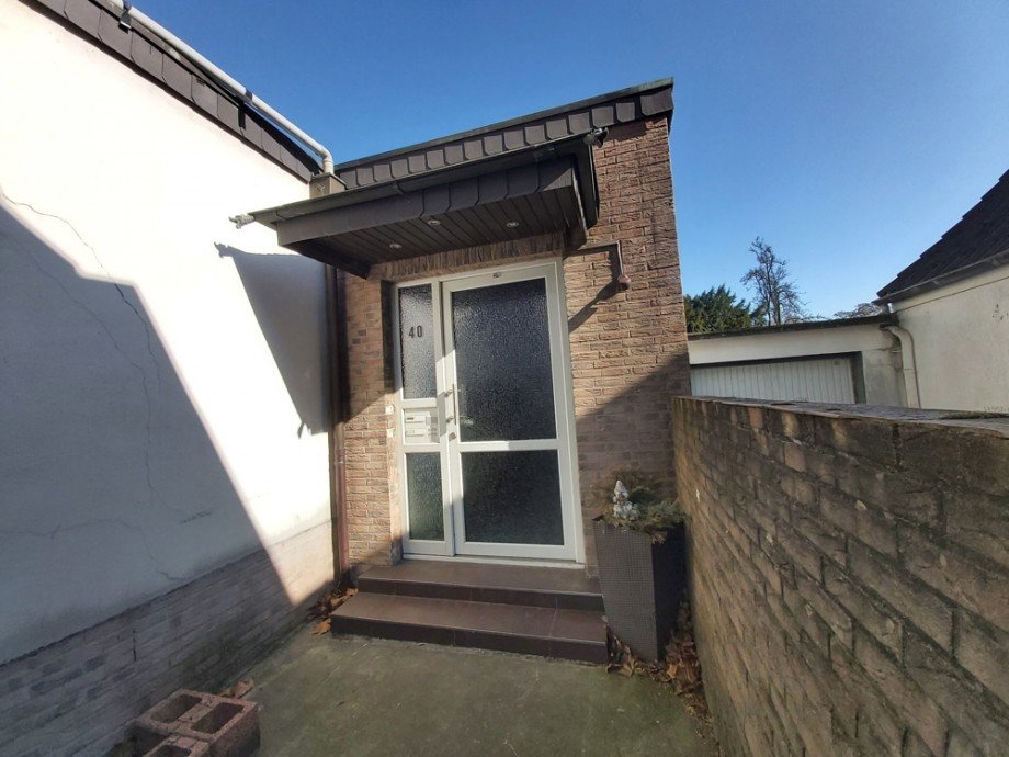 (9) Ein weiterer Eingangsbereich befindet sich auf der rechten Giebelseite Haus Bottrop / Batenbrock