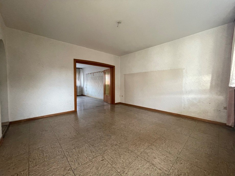 (11) Hier befindet sich ein gro�z�giger Durchgangsbereich in das angrenzende Esszimmer Mehrfamilienhaus Bottrop / Fuhlenbrock