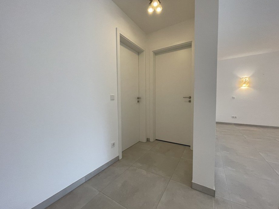 (24) Zur�ck im Geb�udeinneren blicken wir nun in die verbleibenden R�umlichkeiten Erdgeschosswohnung Bottrop