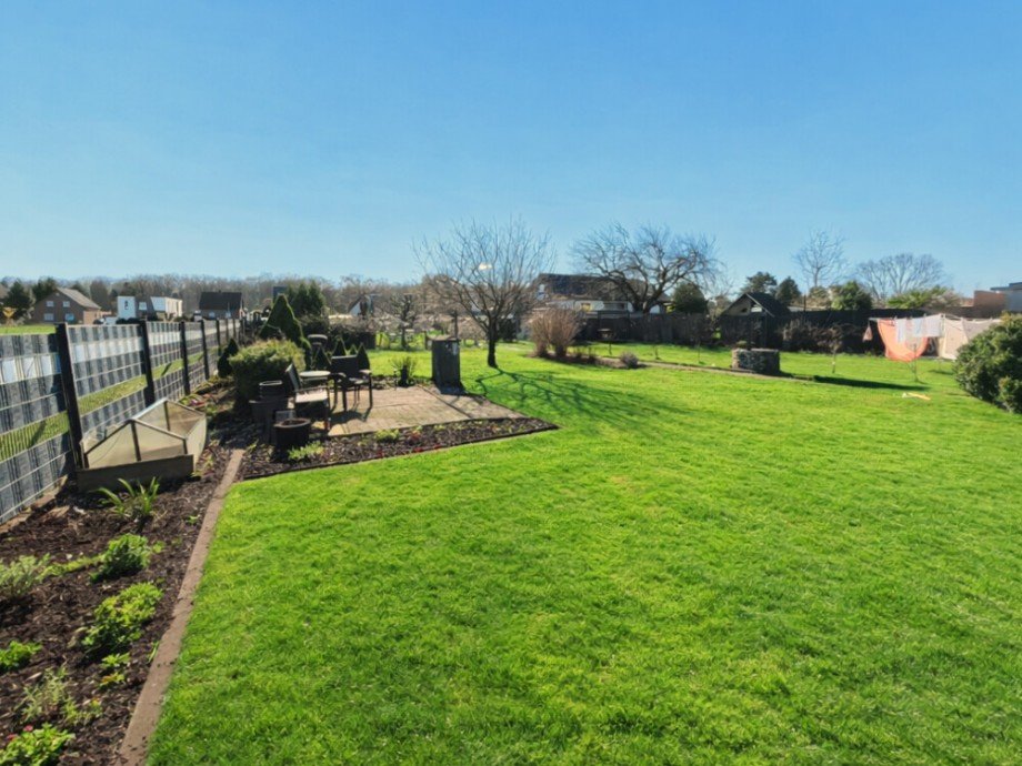 (16) Ein Ausblick in die r�ckw�rtigen Gartenfl�chen Einfamilienhaus Bottrop / Feldhausen