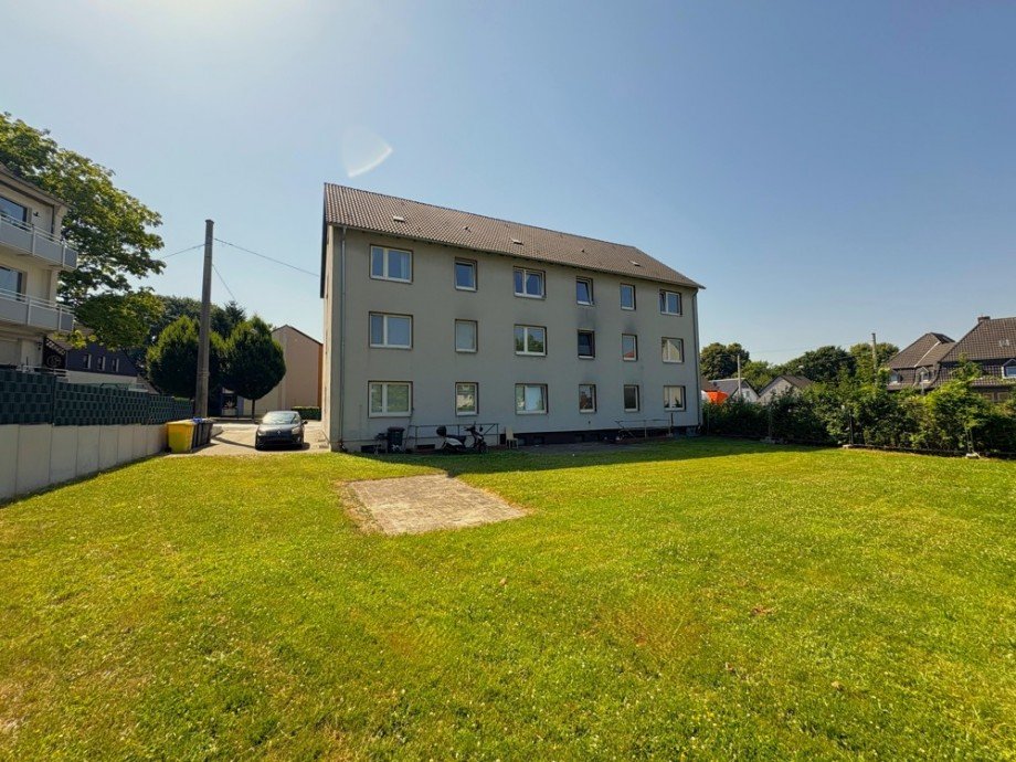 (4) Eine R�ckansicht auf das Geb�ude aus dem Gemeinschaftsgarten Mehrfamilienhaus Bottrop / Batenbrock