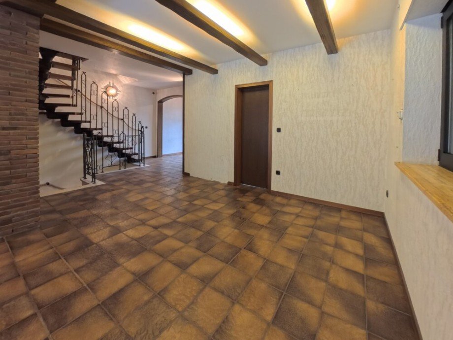 (6) Der K�che vorgelagert befindet sich ein ger�umiger Essplatzbereich Reihenendhaus Bottrop / Stadtmitte