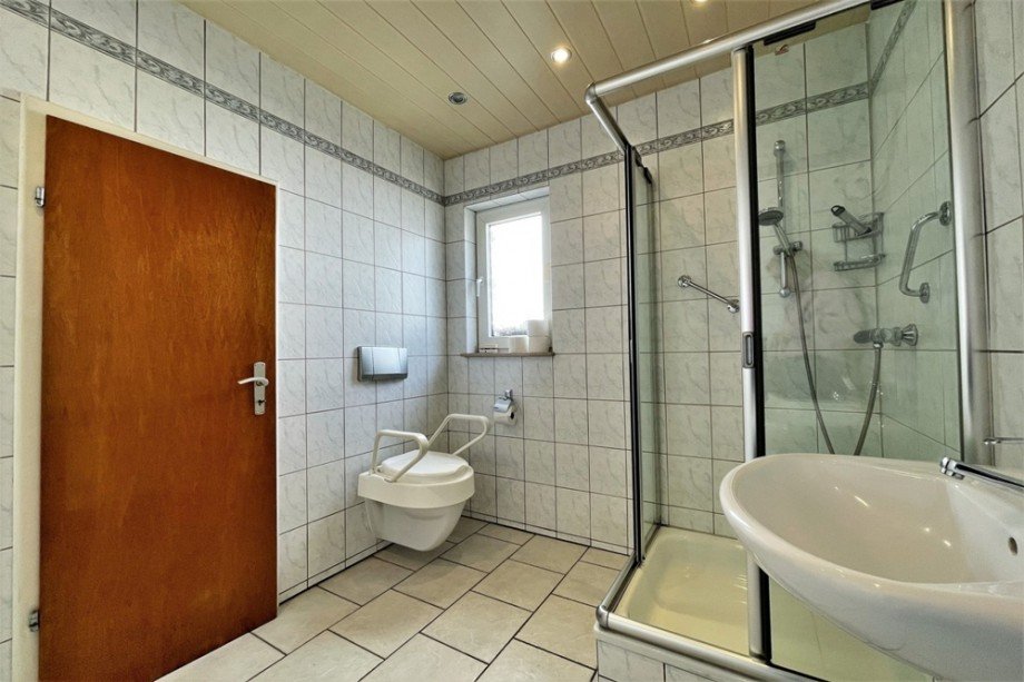 (14) Ein Blick in das Badezimmer Zweifamilienhaus Bottrop / Batenbrock