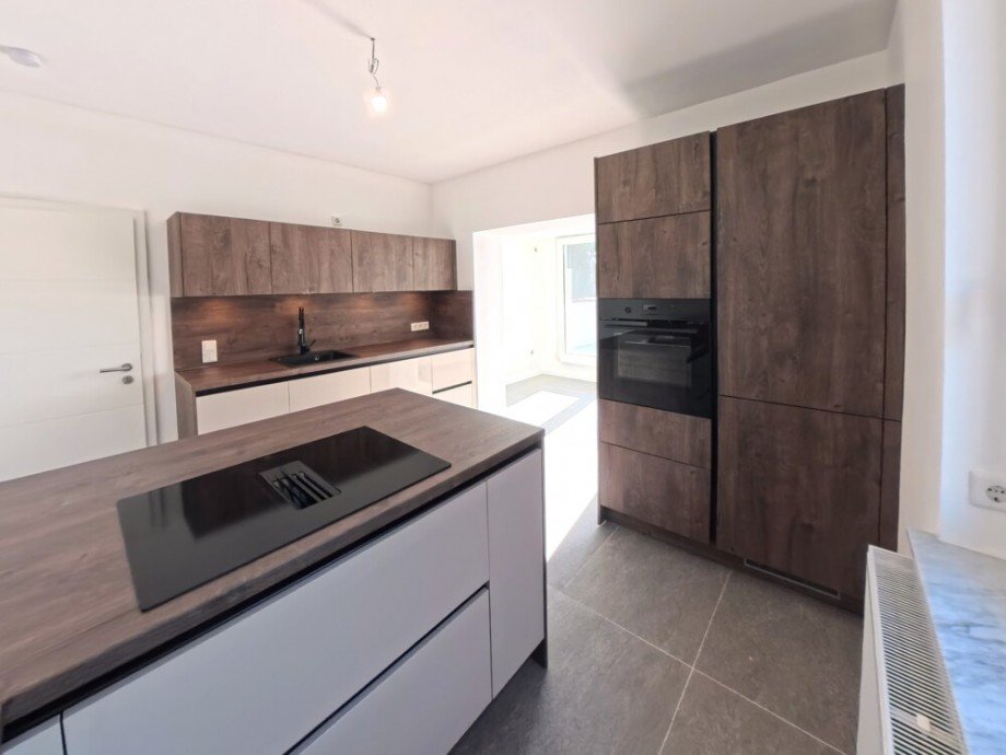 (8) Die K�che ist mit einer modernen Einbauk�che ausgestattet Etagenwohnung Bottrop / Stadtmitte