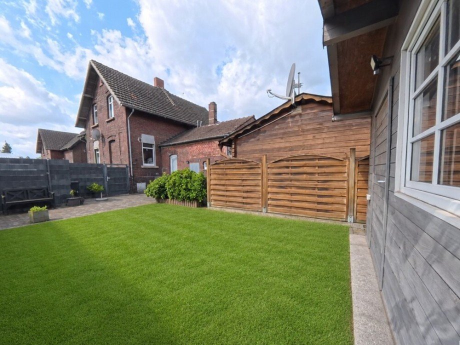(27) Ein abschlie�ender Blick auf das Geb�ude und die Gartenfl�chen Doppelhaush�lfte Bottrop / Eigen