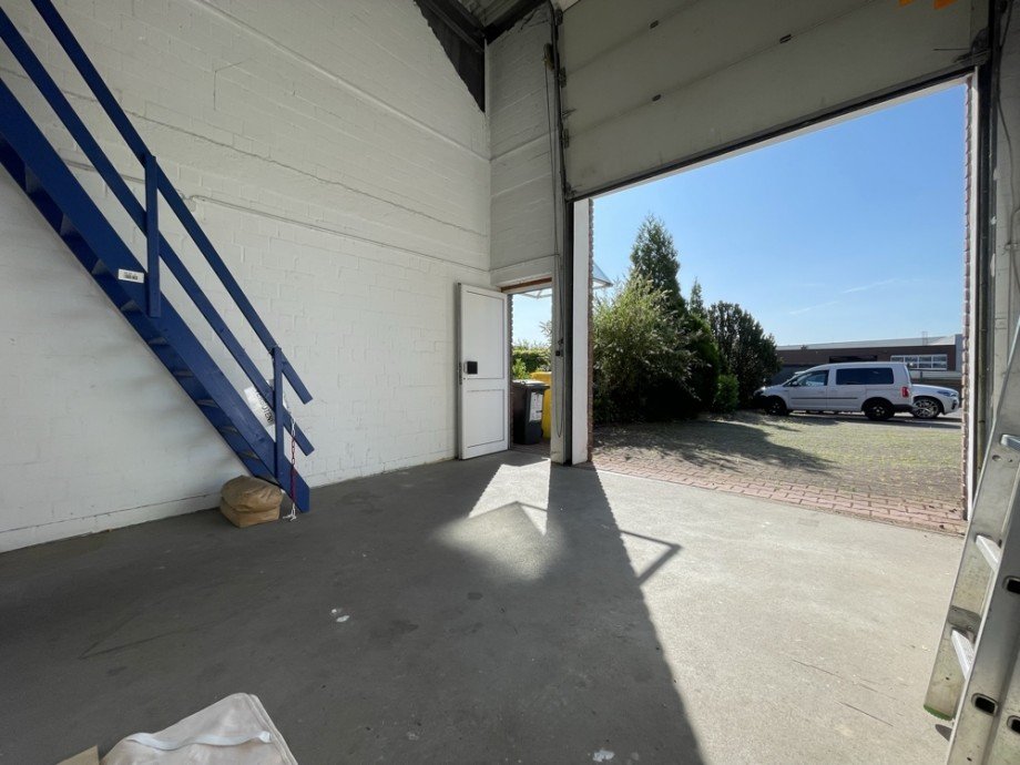 (13) Ein abschlie�ender Eindruck aus der linken Lagerfl�che Halle / Lager / Produktion Bottrop