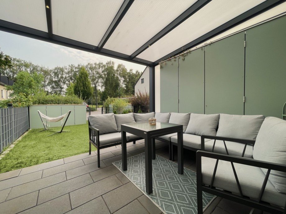 (12) Ein Blick auf die Terrasse inklusive einer modernen �berdachung Einfamilienhaus Bottrop / Boy
