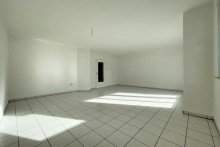 (13) Hier sehen Sie den Wohn- und Essbereich aus einem anderen Blickwinkel *VERKAUFT*