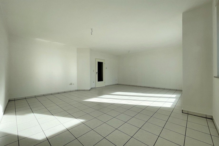 (13) Hier sehen Sie den Wohn- und Essbereich aus einem anderen Blickwinkel Etagenwohnung Bottrop / Stadtmitte