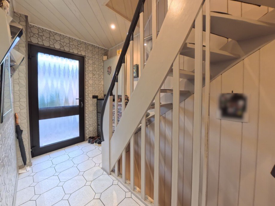 (4) Der Hauseingangsbereich aus einem anderen Blickwinkel Reihenmittelhaus Bottrop / Fuhlenbrock
