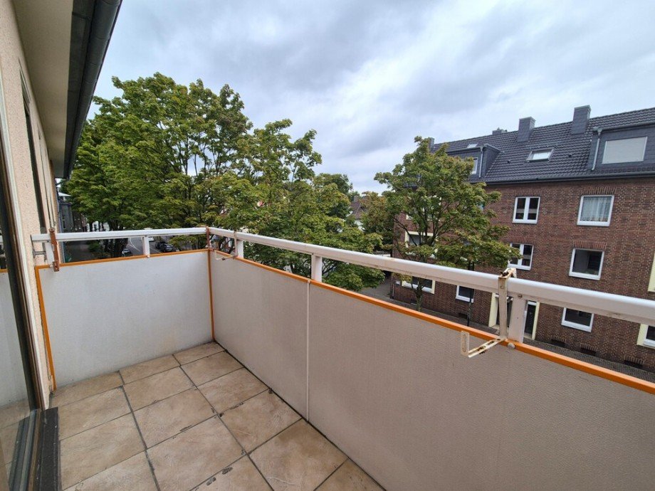 (11) Der Balkon befindet sich auf der Geb�udevorderseite Etagenwohnung Bottrop / Stadtmitte