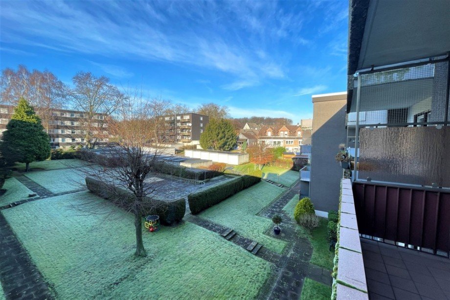 (10) Die Loggia er�ffnet Ihnen einen tollen Blick auf die Wohnanlage und den Garagenhof Etagenwohnung Bottrop / Stadtmitte