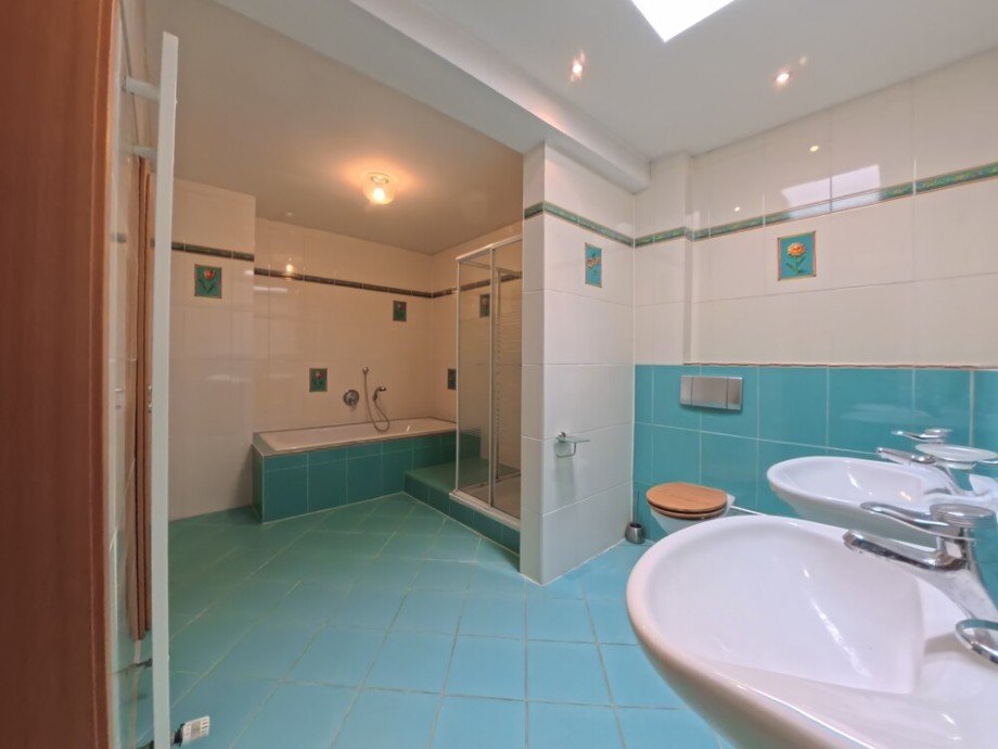 (46) Neben dem G�ste WC befindet sich das Hauptbadezimmer Einfamilienhaus Bottrop / Stadmitte