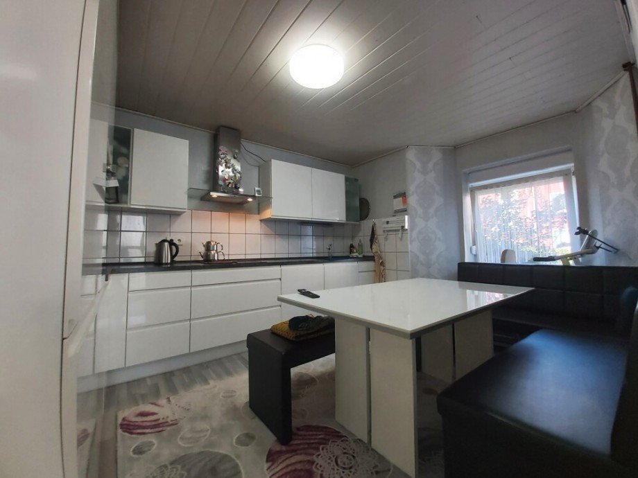 (6) Hier zun�chst ein Einblick in die K�che auf der Geb�udevorderseite Doppelhaush�lfte Bottrop / Stadtmitte