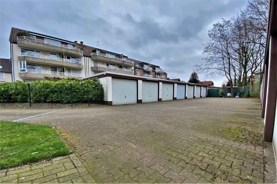 Der Garagenhof befindet sich unmittelbar hinter der Immobilie Etagenwohnung Bottrop / Stadtmitte