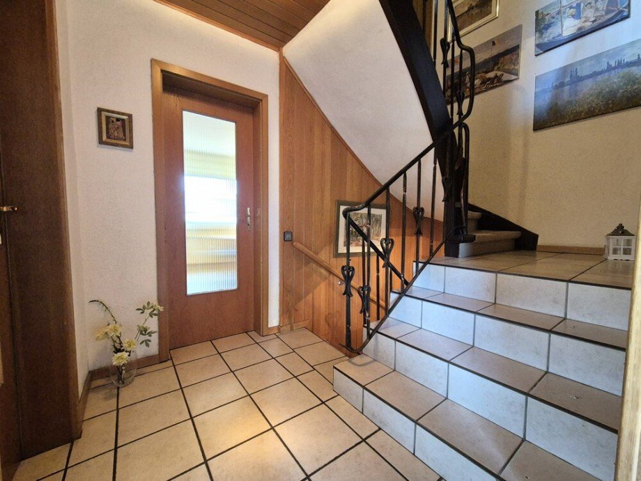 (11) Ein Flurversatz schenkt Ihnen den Zugang zu den �brigen R�umlichkeiten im Erdgeschoss Doppelhaush�lfte Bottrop / Batenbrock