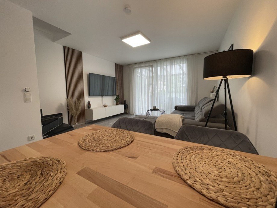 (11) Ein weiterer Blick in den Wohnraum in Richtung der Terrasse Einfamilienhaus Bottrop / Boy