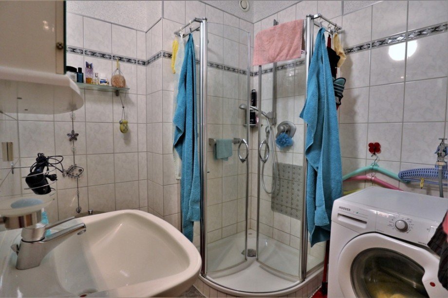 (5) Das benachbarte Duschbadezimmer der Wohnung Etagenwohnung Bottrop / Stadtmitte